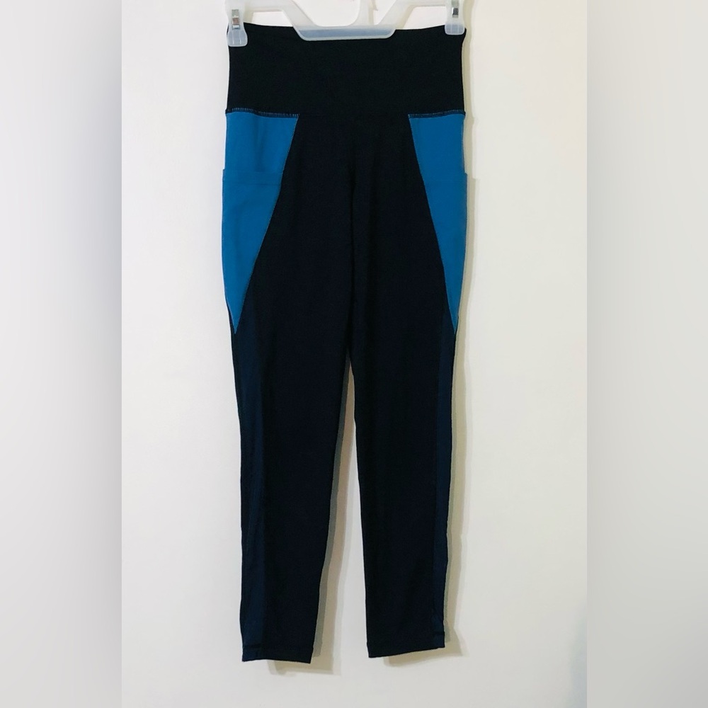 Aerie high rise legging Chill Play Move  two side square pockets pull on black.S